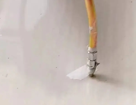 当阳瓷砖空鼓维修公司专业解答在瓷砖铺贴过程中，如果使用的砂料过粗（如全部使用了粗砂），可能会导致以下问题